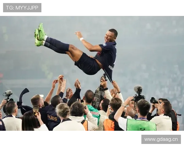 姆巴佩生涯进化轨迹：速度型边锋到全能进攻核心的转型之路