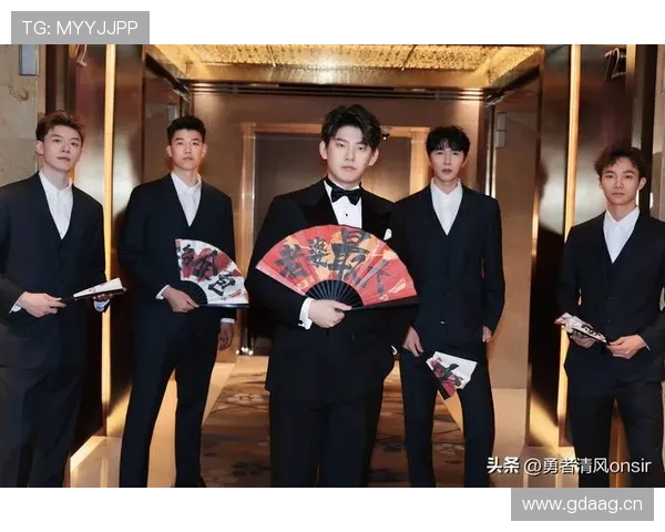 冯彦哲这生活也太拼了吧，训练完还能直接接着逛奢侈品店？